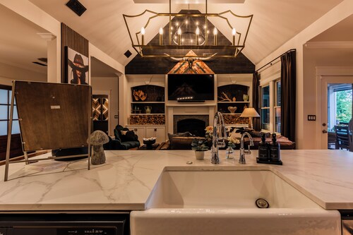 Welcome to Leiper's Fork Luxe at Hillsboro Hideaway in Franklin, Tennessee.