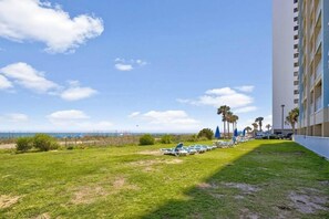Property grounds - Oceanfront Escape: Spacious 10th-Floor Condo with Private Balcony (Myrtle Beach)