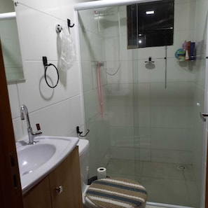 Shower, towels - House near Beto Carrero Park (Santa Lidia Penha)