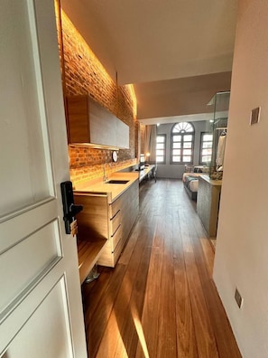 Deluxe Double Room | In-room safe, laptop workspace, blackout drapes, iron/ironing board