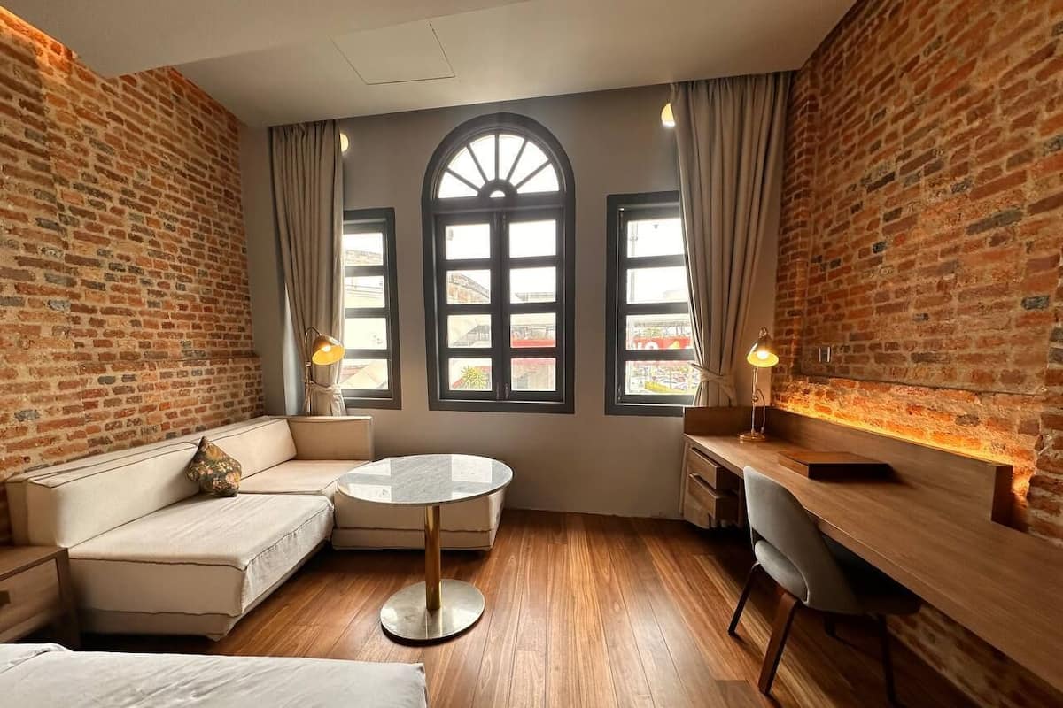 Deluxe Room | In-room safe, laptop workspace, blackout drapes, iron/ironing board