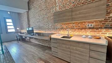 Deluxe Room | In-room safe, laptop workspace, blackout curtains, iron/ironing board