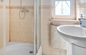 Shower - Amazing home in Boruja (Boruja)