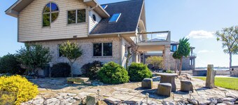 Lake House at Cedar Point: Waterfront Family Retreat