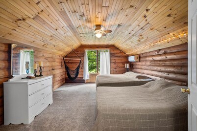 Fawn Hollow Retreat*King bed*game room*BBQ