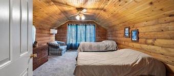Fawn Hollow Retreat*King bed*game room*BBQ