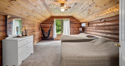 Fawn Hollow Retreat*King bed*game room*BBQ