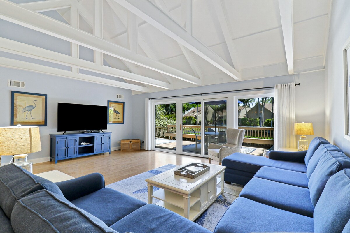 Spacious Palmetto Dunes Condo, Sunny Deck, View of Lagoon, Complex Pool