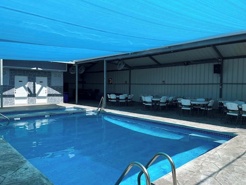 Luxurious Private-Pool Resort with Full Kitchen and Loungers