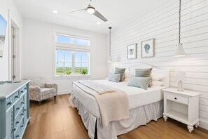 5 bedrooms, iron/ironing board, Internet, bed sheets - Luxury Palmilla home w/ 3rd floor bay view - enjoy the pool, beach, golf, & more (Port Aransas)