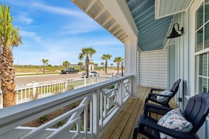 Terrace/patio - Luxury Palmilla home w/ 3rd floor bay view - enjoy the pool, beach, golf, & more (Port Aransas)