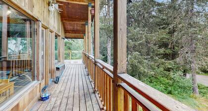 Charming Girdwood Retreat with Private Hot Tub Near Trails and Skiing