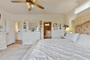 3 bedrooms, Internet, bed sheets - Charming Newland Home with Mountain and Valley Views, Full Kitchen and Wifi (Newland)