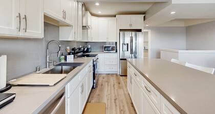 Updated townhome in gated community w/ shared pool & jacuzzi - walk to beach