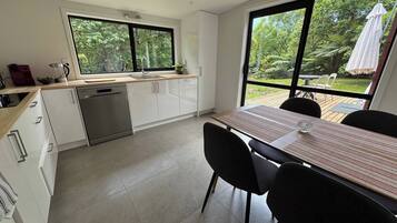 Køleskab, mikrobølgeovn, ovn, kogeplade