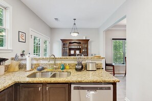 Fridge, microwave, oven, stovetop - Spacious three-level home with game room, patio & cozy fireplace (Atlanta)