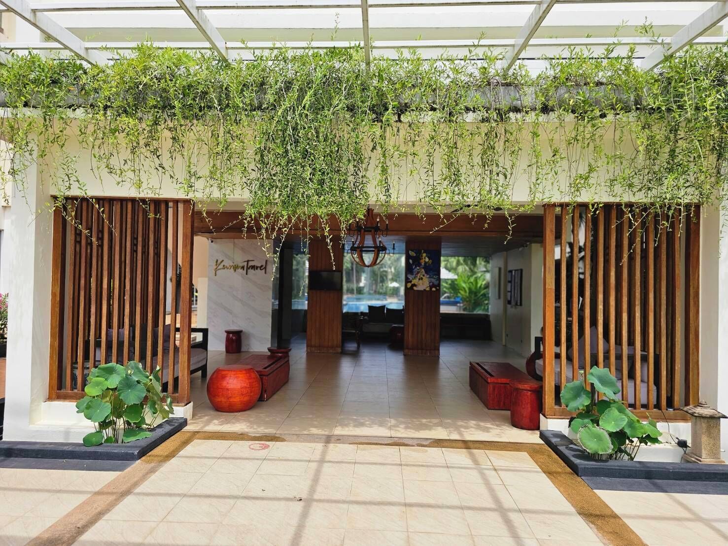 Vista frontal de la propiedad