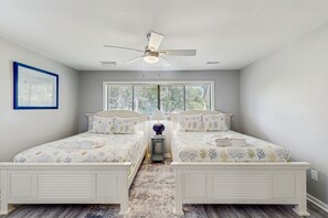 3 chambres, fer et planche à repasser, accès Internet, draps fournis