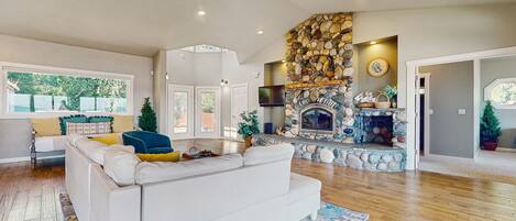 TV, fireplace, table tennis, books