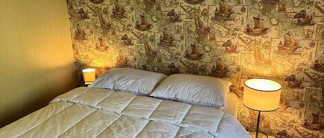 Tabla de planchar con plancha y internet