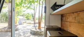 The Blue Door- Cozy Ranch Style for up to 6 in the Texas Hill Country~Come Stay!