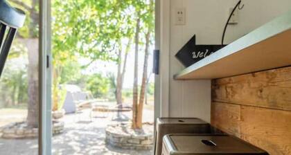 The Blue Door- Cozy Ranch Style for up to 6 in the Texas Hill Country~Come Stay!