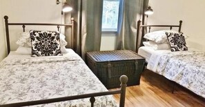 3 عدّة غرف نوم ومكواة/لوح كي وواي فاي مجانًا وملاءات أسرّة