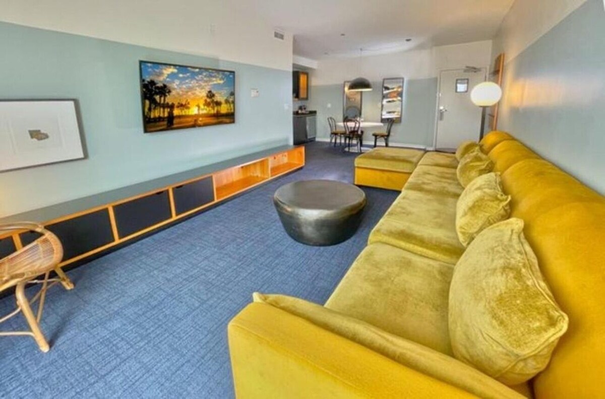 2 Rooms Near Venice Boardwalk | Balcony | Rooftop | Free Breakfast