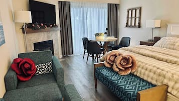 Desk, iron/ironing board, WiFi, bed sheets