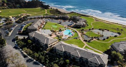 Couple's Beach Getaway-Cozy Seascape Resort Studio