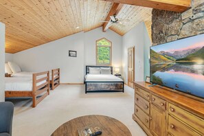 4 bedrooms, iron/ironing board, WiFi, bed sheets