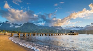 On the beach - Beachfront Lae Nani! 3BD Condo w/ AC & Heated Pool (Kapaʻa)
