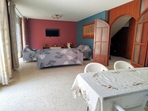 TV - Hotel Los Ebanos (Piura)