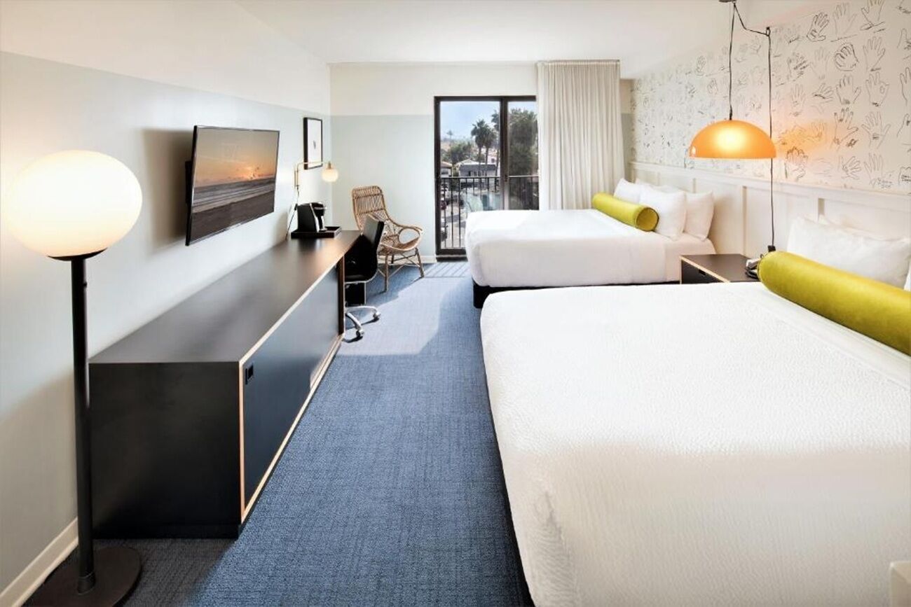 2 Queen Beds | City Skyline Views | Steps To Iconic Venice Boardwalk - Venice Beach, CA