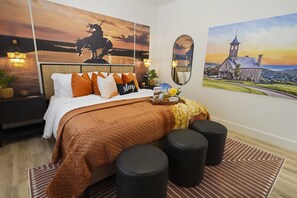 4 bedrooms, iron/ironing board, travel cot, free WiFi - Luxe Cabin>Hot Tub>Game Table>Indoor Pool>Fishing>Pickleball>Hiking>And More!! (Hollister)