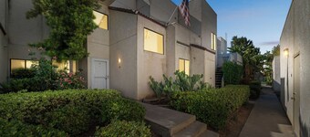 Enjoyable 3-bedroom condo with AC in charming Bakersfield