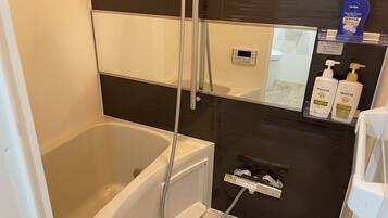 Ensemble douche/baignoire, serviettes fournies