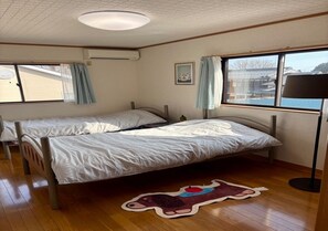 4 bedrooms, free WiFi, bed sheets