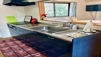 Fridge, microwave, stovetop, cookware/dishes/utensils