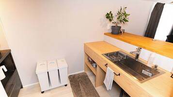 Fridge, microwave, stovetop, cookware/dishes/utensils