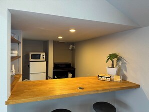 Fridge, microwave, stovetop, cookware/dishes/utensils