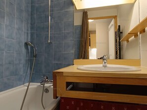 A bathroom with a bathtub, a sink, and a shower. - Paradiski closed to the slopes and shop vallandry (LANDRY)