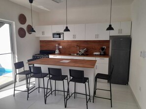 Micro-ondes, four, plaque de cuisson