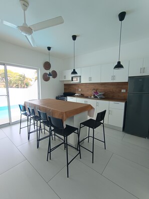 Microwave, oven, stovetop - VILLA PARADISE CARIBBEAN (Sosúa)