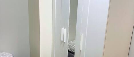 Appartement | Fer et planche Ă repasser