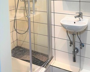 Apartment | Bathroom