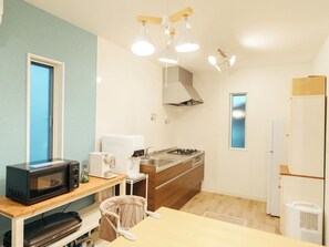 Fridge, microwave, stovetop, cookware/dishes/utensils