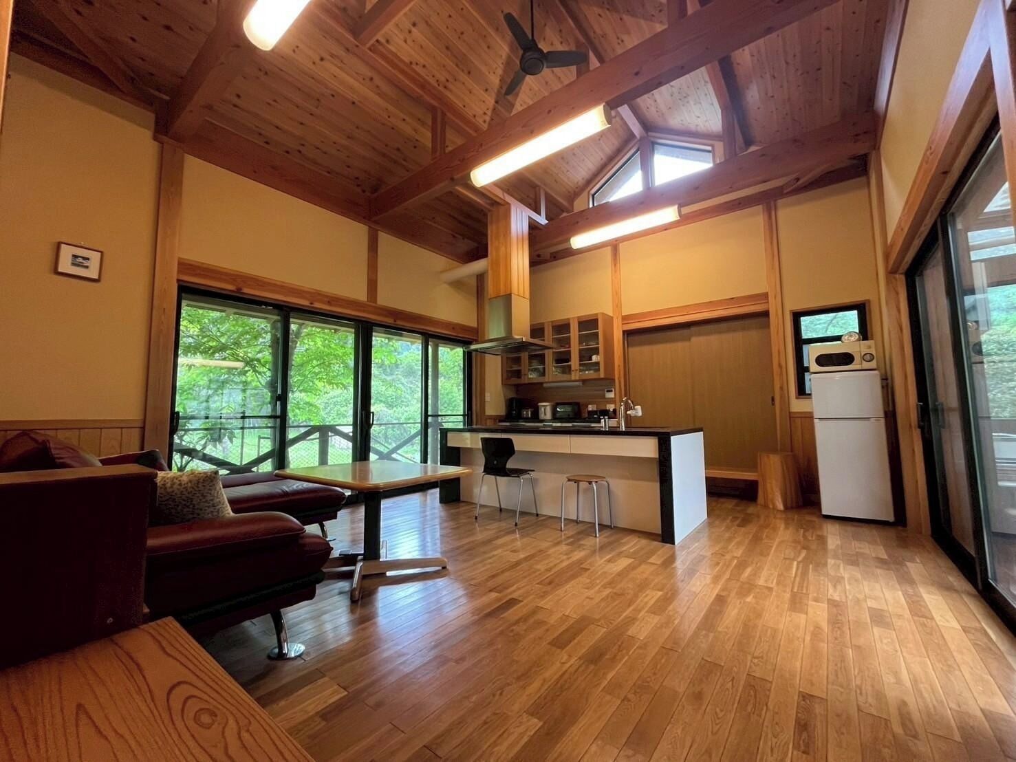 Fridge, microwave, stovetop, cookware/dishes/utensils