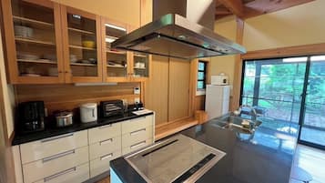 Fridge, microwave, stovetop, cookware/dishes/utensils