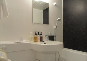 Sèche-cheveux, serviettes fournies